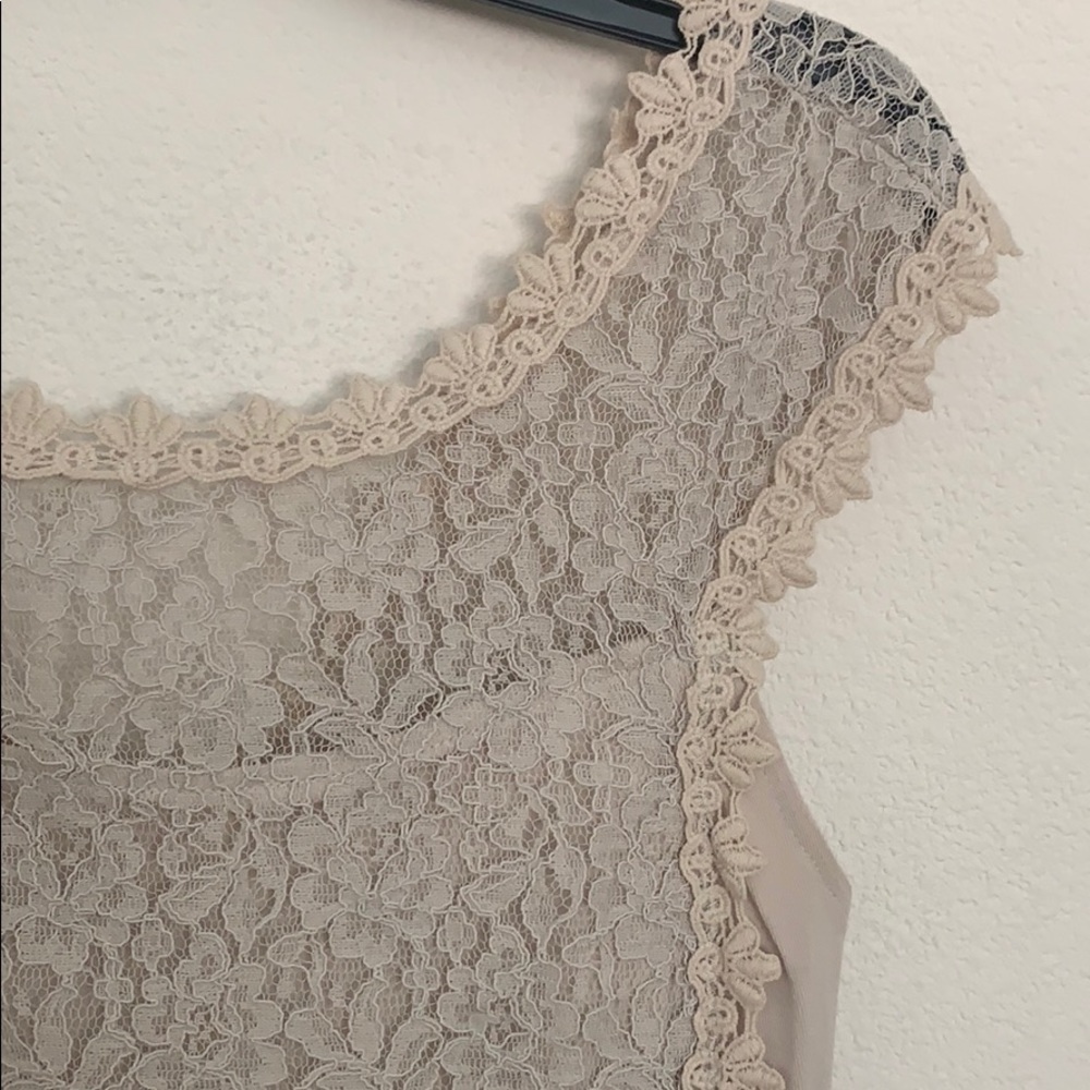 Express beige lace top - Picture 4 of 13